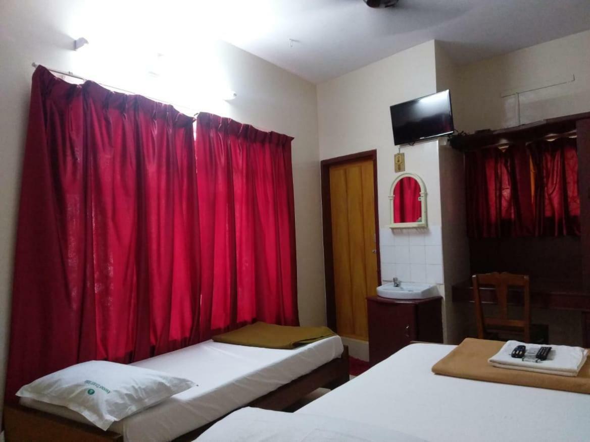 Anandan Tourist Home 바르칼라 외부 사진
