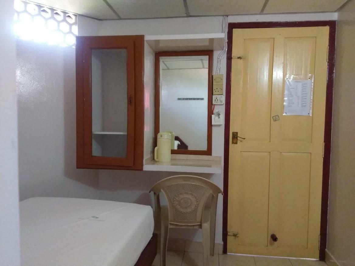 Anandan Tourist Home 바르칼라 외부 사진