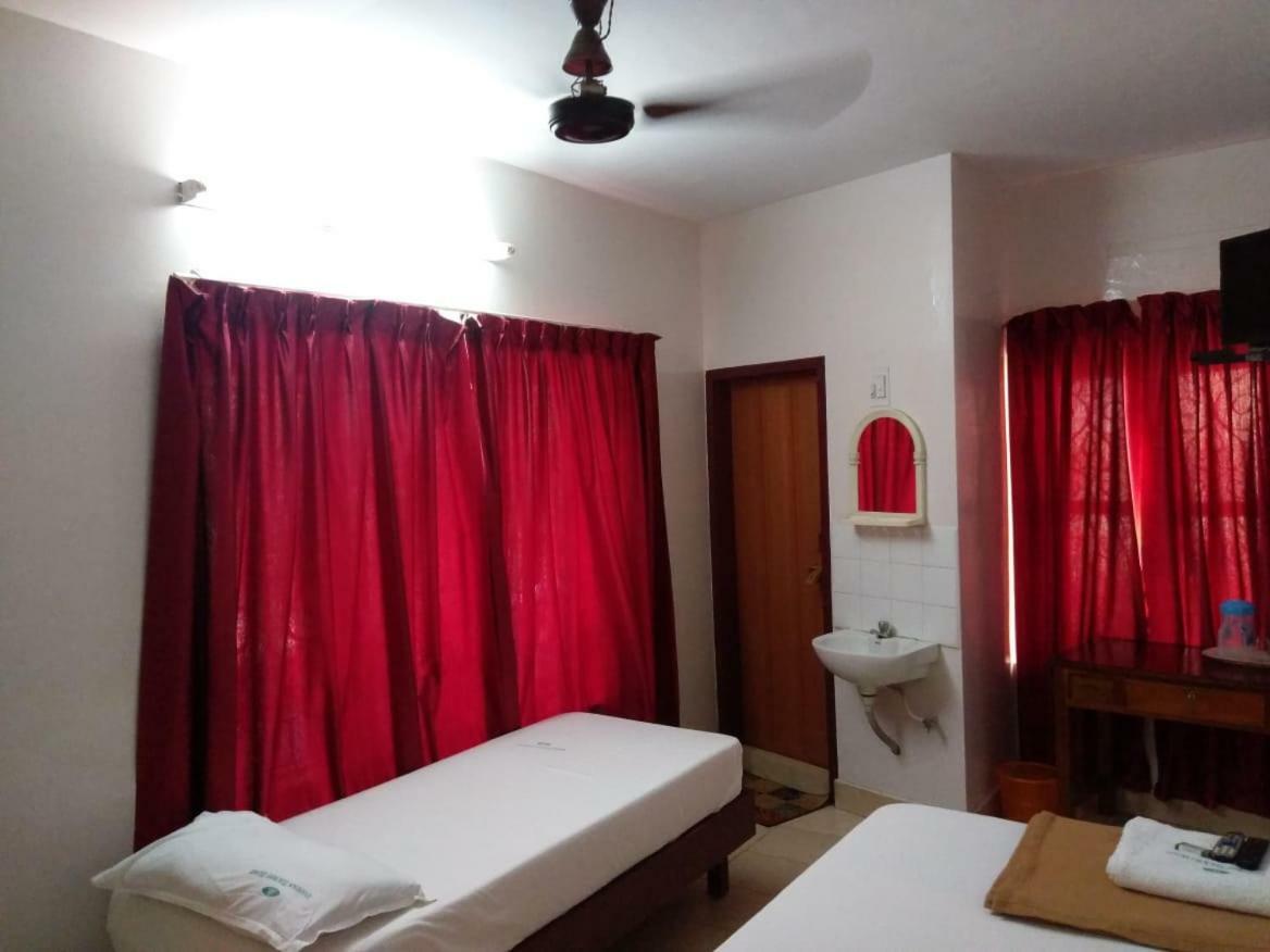 Anandan Tourist Home 바르칼라 외부 사진