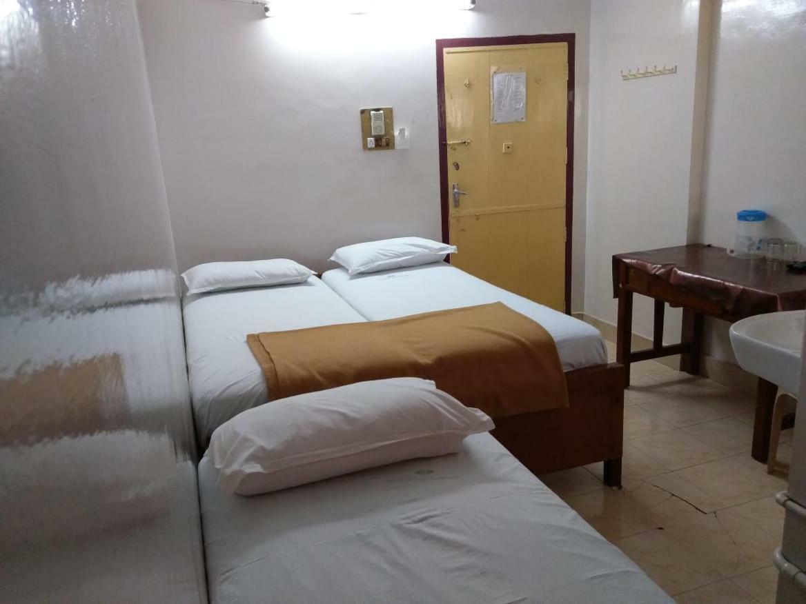 Anandan Tourist Home 바르칼라 외부 사진