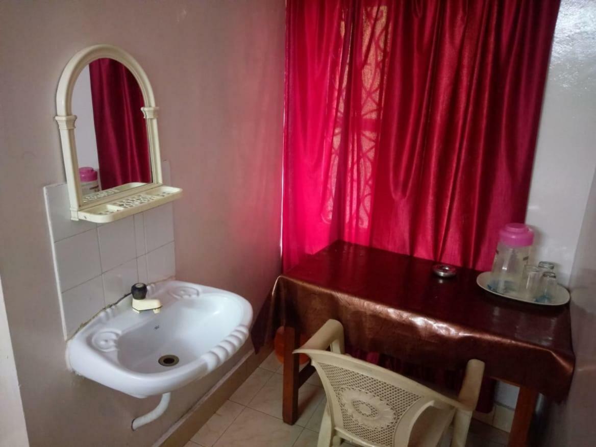 Anandan Tourist Home 바르칼라 외부 사진